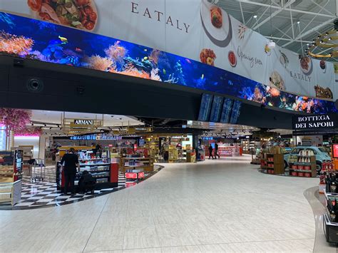 shops in rome airport.